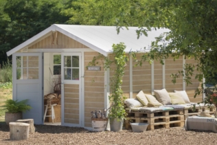 Why opt for a Grosfillex PVC garden shed?
